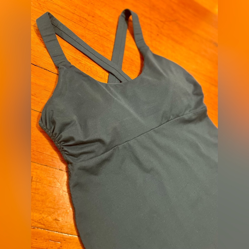 🚲 Patagonia built-in bra teal tank top